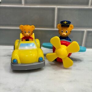 Daniel Tiger’s Neighborhood Pull Back N Go Car/ Airplane Vehicle Lot